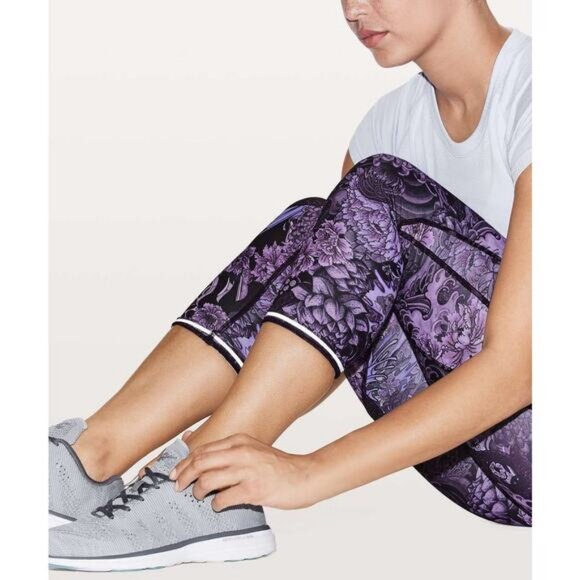 Lululemon Time To Sweat Crop Luxtreme 23" In Memoir Multi Purple Size 2 - Picture 2 of 7